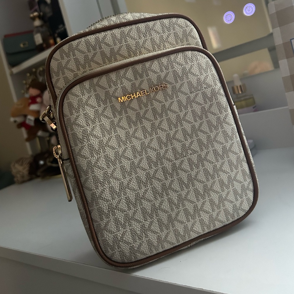 Michael Kors Crossbody Bag - Picture 2 of 6